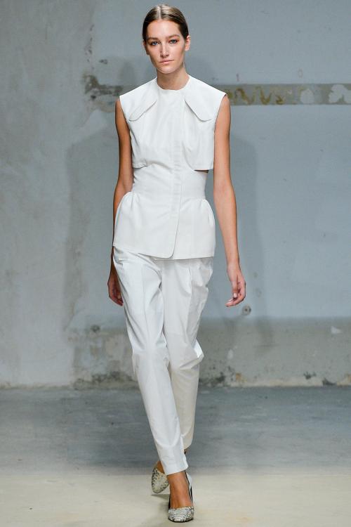 Ткань для брюк на лето. В каких брюках не жарко летом