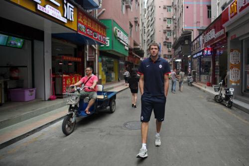 Максимальное количество шагов в день. Говорят, для здоровья нужны 10 тысяч шагов в день. Откуда эта цифра и в чем реальная польза?