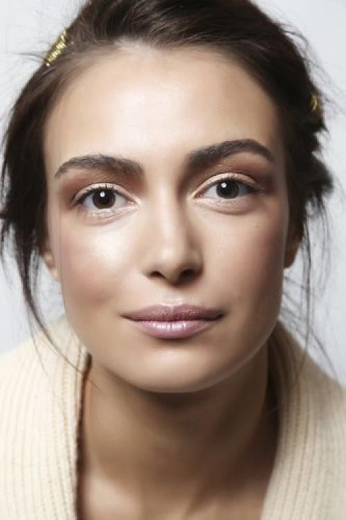 Как визуально увеличить глаза с помощью макияжа. Особые приемы: как зрительно увеличить глаза?