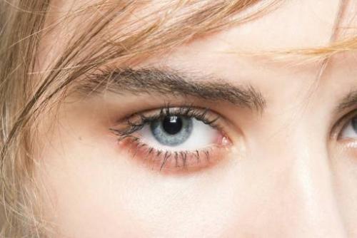 Макияж для увеличения глаз с нависшим веком. Макияж для нависшего века и увеличения глаз