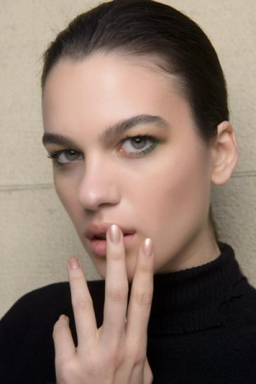 Макияж для увеличения глаз с нависшим веком. Макияж для нависшего века и увеличения глаз