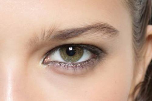 Макияж для увеличения глаз с нависшим веком. Макияж для нависшего века и увеличения глаз