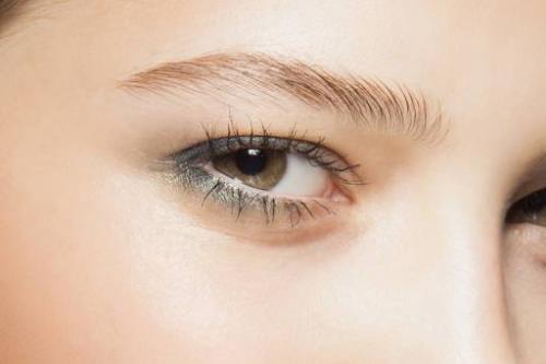 Макияж для увеличения глаз с нависшим веком. Макияж для нависшего века и увеличения глаз