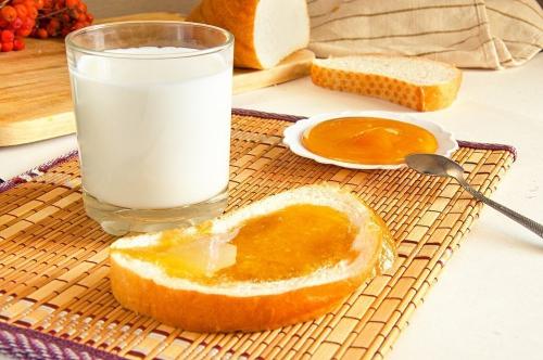 Калорийность меда и сахара. Можно ли заменить сахар медом?