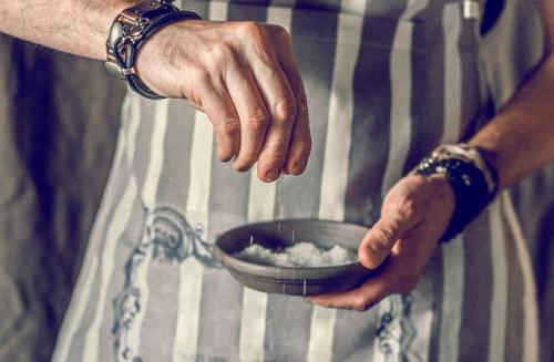 Как правильно подавать жареную картошку на стол, чтобы она выглядела аппетитно. Четыре секрета вкусной жареной картошки: как готовить, когда солить и с чем подавать на стол