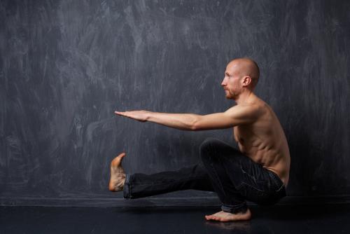 Несложные утрение упражнения мужчинам для крепкой мускулатуры. ПРОСТОЙ КОМПЛЕКС УТРЕННЕЙ ГИМНАСТИКИ 08