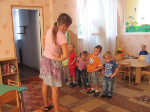 Какие особенности должна иметь зарядка по утрам для детей. Утренняя гимнастика, как часть образовательного процесса в детском саду