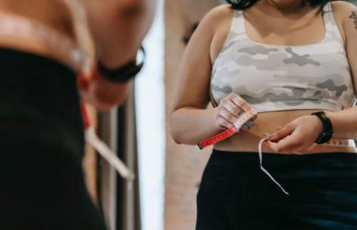 Сколько калорий и сахара в ложке меда? Полное руководство 09 Сколько калорий и сахара в ложке меда? Полное руководство 09