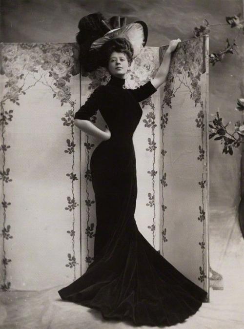 Как изменялись представления о идеальных женских пропорциях за последние столетия. Как менялось идеальное тело за последние 100 лет