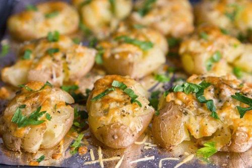 Как приготовить молодой картофель в кожуре, чтобы он был низкокалорийным и вкусным. Как приготовить молодую картошку: 20 самых вкусных рецептов