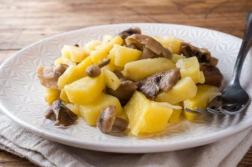 Какие блюда можно приготовить из вареного картофеля в кожуре. 10 лучших рецептов картошки в мундире