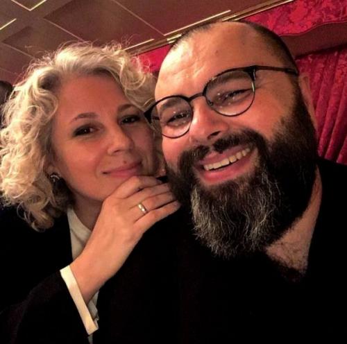 Максим Фадеев жена. Ненастоящее имя, потеря ребёнка, в двух шагах от развода. Кто она – жена Макса Фадеева, и почему продюсер её от всех скрывает